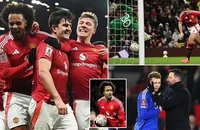 Ruud van Nistelrooy tức giận vì bàn thắng của MU việt vị cả mét