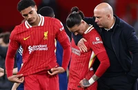 HLV Arne Slot sốc nặng khi Liverpool gục ngã tại Anfield