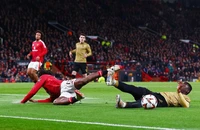 Kỳ lạ sao Man United từ chối hưởng phạt đền