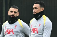 Liverpool giữ chân Salah bằng hợp đồng 'khủng', Arnold gây sốc