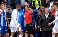 Phạm lỗi thô bạo, Mbappe bị đuổi khỏi sân
