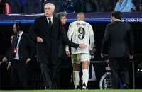 Cổ động viên trút giận lên Mbappe
