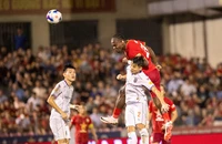 B. Bình Dương thảm bại và chung kết sớm ở vòng 21 V-League