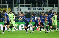 Bán kết Champions League không thể điên rồ hơn ở San Siro