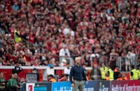 HLV Erik ten Hag sốc nặng khi bị sa thải chỉ sau 3 trận