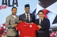 Bóng đá Indonesia trả lương cho HLV Kluivert cao gấp 3 lần ông Park Hang-seo