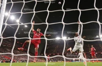 Bàn thắng thứ 250 của Salah chấm dứt 6 tuần u ám cho Liverpool