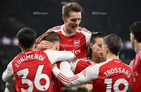 Hóa giải lời nguyền năm mới của Arsenal