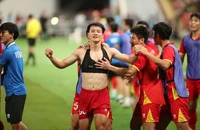 Mất quân ngoài dự kiến, HLV Kim Sang-sik gọi gấp 1 cầu thủ sang Qatar