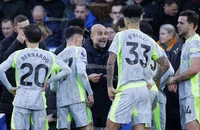 Man City tự bắn vào chân, Pep Guardiola chỉ ra 'tội đồ'