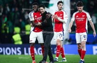 Arsenal bứt tốc nghẹt thở, Man City giảm sâu cơ hội vô địch Ngoại hạng Anh