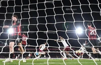 Rice bùng nổ, Arsenal làm mưa làm gió ở Ngoại hạng Anh