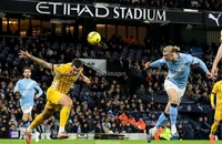 Ngoại hạng Anh đảo chiều kịch tính: MU và Man City sảy chân, Arsenal hưởng lợi lớn