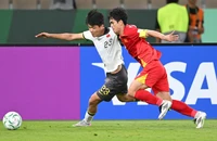 Truyền thông Hàn Quốc nói rõ “phép màu Kim Sang-sik” tắt ngấm, U-23 Việt Nam vỡ trận