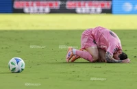 Bị chấn thương phải nghỉ thi đấu, Messi lên tiếng xin lỗi