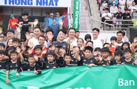 HLV Kim Sang-sik ‘truyền lửa’ cho hàng trăm cầu thủ nhí Việt Nam