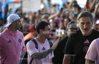 Đau đớn Messi bị ngăn cản trở lại Barca