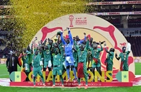 Hy hữu: Bị tước cúp sau khi ăn mừng đã 2 tháng, Senegal kiện ra tòa