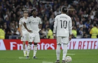 Real Madrid khủng hoảng vẫn dám “chơi tay đôi” Bayern Munich