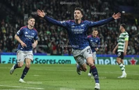 Arsenal nhấn chìm Sporting ở phút bù giờ