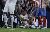 Mbappe đổ máu, VAR mất tích, Real nổi giận