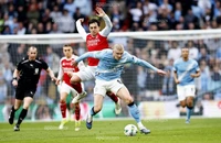 Arsenal sẩy chân, Man City phải thắng tất cả các trận còn lại