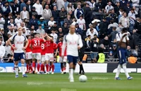 MU lấy vé chơi Champions League, Tottenham lao thẳng xuống hạng