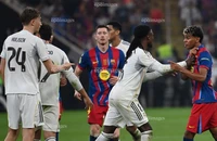 Real Madrid không chịu cúi đầu trong ngày Barca đăng quang