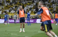 Sai lầm của người gác đền khiến Ronaldo chết lặng trên ghế dự bị