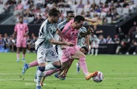 Messi bùng nổ 909 bàn thắng, Ronaldo coi chừng