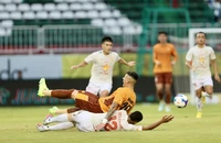 Hỗn loạn cuộc đua sinh tồn ở V-League