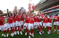 Arsenal lên đỉnh Ngoại hạng Anh, chờ đại phá Champions League