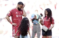 Salah òa khóc ngày rời Liverpool sau 9 năm huyền thoại