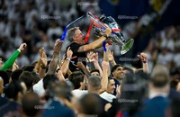 HLV Luis Enrique và PSG chạm hàng loạt kỷ lục Champions League