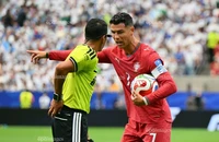 Ronaldo nổi nóng vì Messi: “Câu hỏi vô nghĩa!”