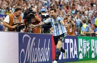 Cả thế giới già đi, Messi thì không