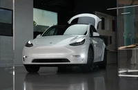 Ô tô điện Tesla Model Y 2022 vượt trội công nghệ so với Volvo C40
