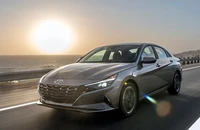 Những mẫu xe ô tô tiết kiệm xăng nhất năm 2022