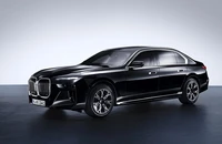 BMW tiết lộ chiếc sedan điện bọc thép đầu tiên