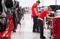 Tesla có thể bị phạt gần 930 triệu đồng do công nhân mắc kẹt trong Model Y