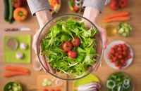 Chuyện gì sẽ xảy ra nếu bạn ăn quá nhiều muối và ít protein trong chế độ ăn uống