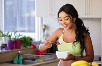 10 lời khuyên về chế độ ăn uống giúp bạn có chuyến du lịch cuối hè khỏe mạnh