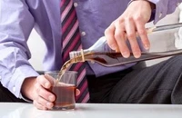Uống rượu làm tăng nguy cơ ung thư ngay từ giọt đầu tiên