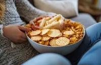 Ăn nhiều đồ ăn vặt có thể làm suy giảm trí nhớ và tăng nguy cơ đột quỵ?