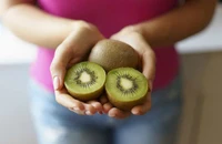 Ăn 2 quả Kiwi trước khi đi ngủ, chuyện gì sẽ xảy ra?