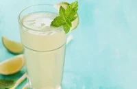 Nước dừa và nước chanh: Thức uống nào tốt hơn cho sức khỏe mùa nóng?