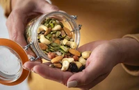 Tăng cơ bắp và giúp no lâu bằng các loại hạt giàu protein 