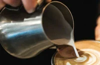 Uống cà phê có lợi hay hại cho làn da?