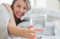 Uống quá nhiều nước trước khi ngủ: Thói quen sai lầm phá hoại sức khỏe tổng thể