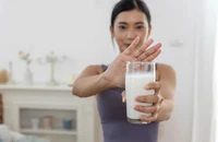 7 loại thuốc tuyệt đối không nên uống chung với sữa